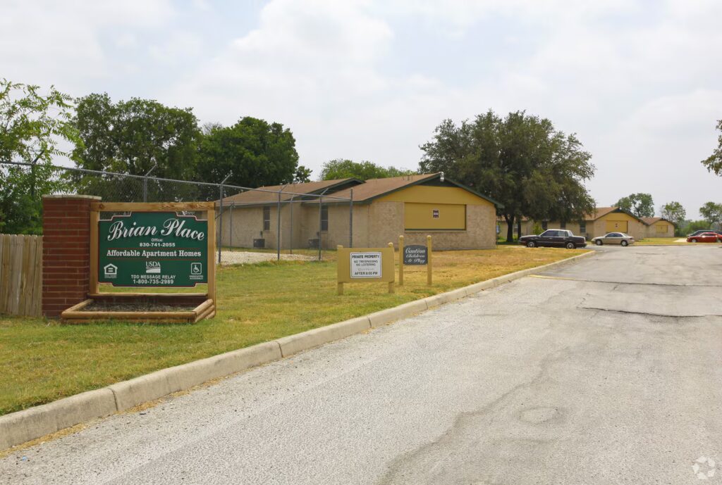 Hondo Brian Place — building exterior